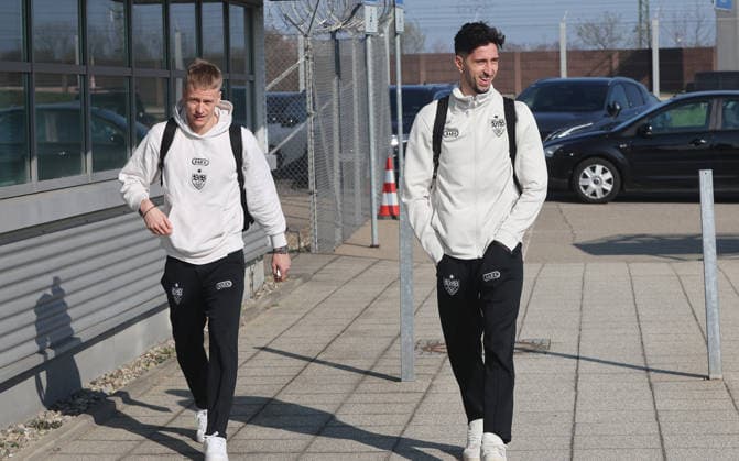 Stuttgart , departure VfB Stuttgart for the Europa League match in Porto , from left Chris Führich Atakan Karazor