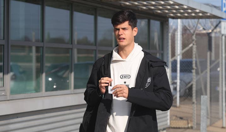 Stuttgart , Departure VfB Stuttgart for Europa League match in Porto , Chema Andres