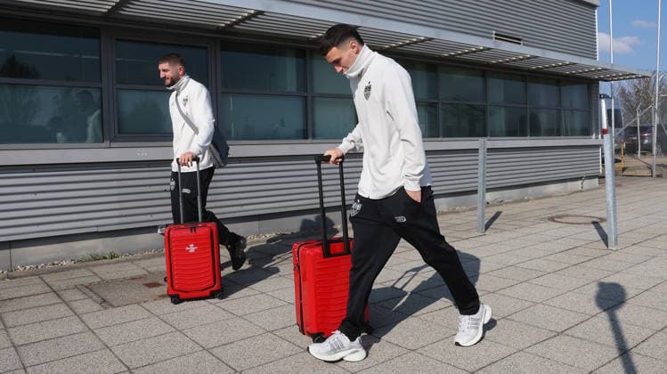 Stuttgart , Departure VfB Stuttgart for the Europa League match in Porto , from left Jeff Chabot Bilal El Khannouss