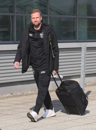 Stuttgart , Departure VfB Stuttgart for Europa League match in Porto , Sebastian Hoeneß