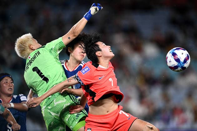 SOCCER ASIAN CUP WOMEN SOUTH KOREA JAPAN, Ayaka Yamashita of Japan clears the ball from Son Hwayeon of Korea Republic during the AFC Women s Asian Cup Semi Final 2 between Korea Republic and Japan at Stadium Australia in Sydney, Wednesday, March 18, 2026. ( NO ARCHIVING, EDITORIAL USE ONLY SYDNEY NEW SOUTH WALES AUSTRALIA  Copyright: xDANxHIMBRECHTSx 20260318121753802450