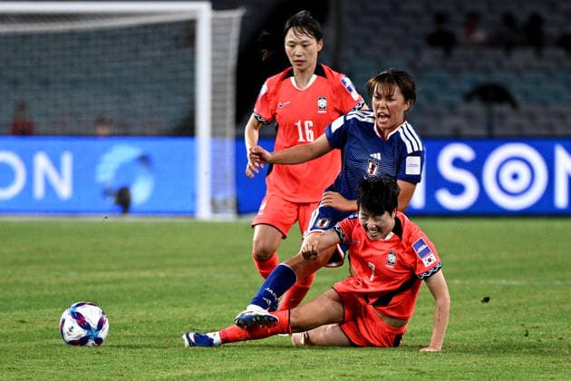 SOCCER ASIAN CUP WOMEN SOUTH KOREA JAPAN, Momoko Tanikawa of Japan is tackled by Son Hwayeon of Korea Republic during the AFC Women s Asian Cup Semi Final 2 between Korea Republic and Japan at Stadium Australia in Sydney, Wednesday, March 18, 2026. ( NO ARCHIVING, EDITORIAL USE ONLY SYDNEY NEW SOUTH WALES AUSTRALIA  Copyright: xDANxHIMBRECHTSx 20260318197620096136