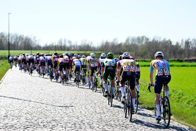 Danilith Nokere Koerse 2026 Cycling Race NOKERE, BELGIUM - MARCH 18 : illustration picture peloton during the 79th edition of Danilith Nokere Koerse an UCI ProSeries 1.Pro one day cycling road race for Men Elite of km with start in Deinze and finish in Nokere on March 18, 2026 in Nokere, Belgium, 18 03 2026 ( Motordriver Pieter Vanherzeele - Nokere Belgium  Copyright: xJanxDexMeuleneirx