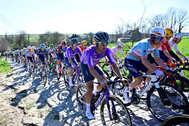 Danilith Nokere Koerse 2026 Cycling Race NOKERE, BELGIUM - MARCH 18 : illustration picture peloton during the 79th edition of Danilith Nokere Koerse an UCI ProSeries 1.Pro one day cycling road race for Men Elite of km with start in Deinze and finish in Nokere on March 18, 2026 in Nokere, Belgium, 18 03 2026 ( Motordriver Pieter Vanherzeele - Nokere Belgium  Copyright: xJanxDexMeuleneirx
