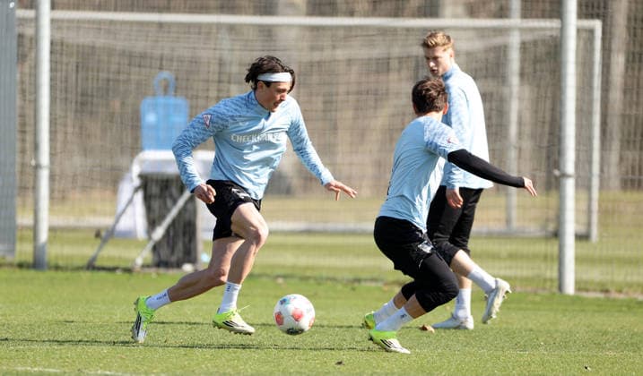 Fabian Reese, Michal Karbownik duel match scene action sport football soccer season 2025 2026 2 Bundesliga men DFL 18 03 2026 Training Hertha BSC Berlin DFL regulations prohibit any use of photographs as image sequences and or quasi video