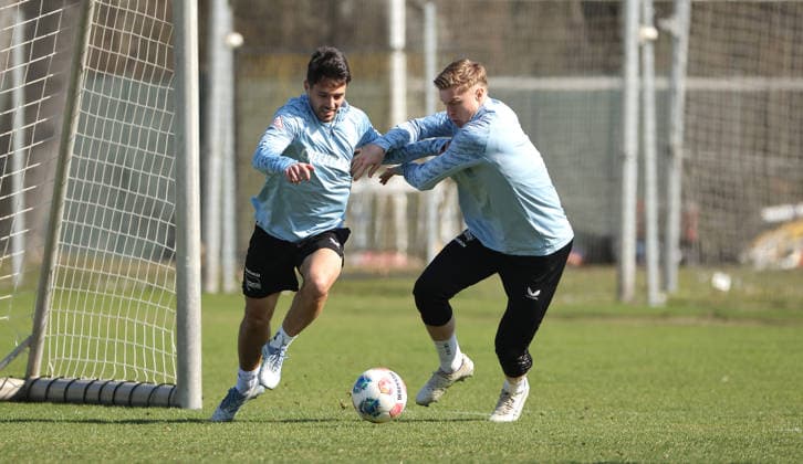 Kevin Sessa, Julian Eitschberger Zweikampf Spielzene Action Sport Fußball Fußball Saison 2025 2026 2 Bundesliga Herren DFL 18 03 2026 Training Hertha BSC Berlin DFL regulations prohibit any use of photographs as image sequences and or quasi video