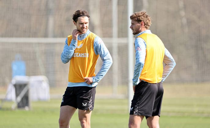 Pascal Klemens talks to Marton Dardai Action Upper Body Sport Football Soccer Season 2025 2026 2 Bundesliga Men DFL 18 03 2026 Training Hertha BSC Berlin DFL regulations prohibit any use of photographs as image sequences and or quasi video