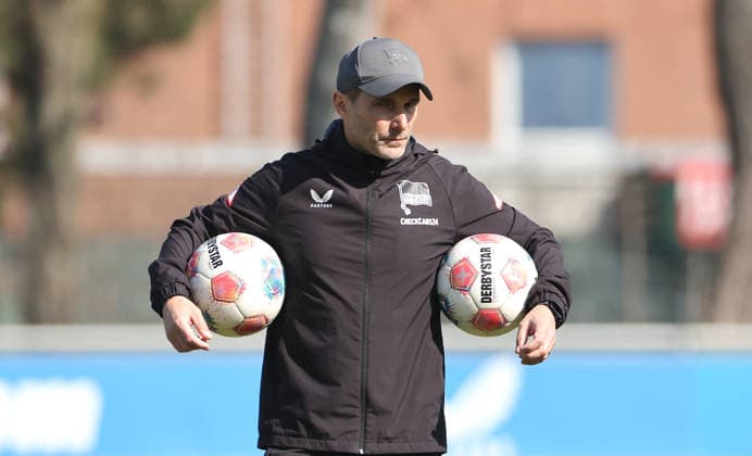 Coach Stefan Leitl with balls under his arm Action upper body Sport Football Soccer Season 2025 2026 2 Bundesliga Men DFL 18 03 2026 Training Hertha BSC Berlin DFL regulations prohibit any use of photographs as image sequences and or quasi video