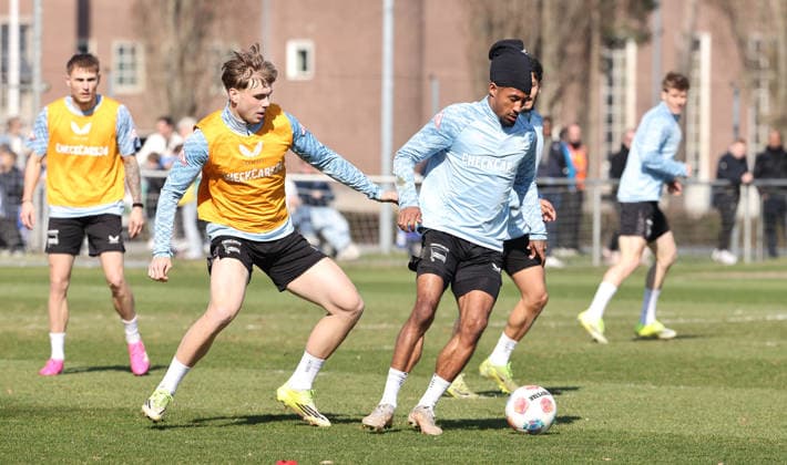 Niklas Hildebrandt, Jeremy Dudziak duel match scene action sport football soccer season 2025 2026 2 Bundesliga men DFL 18 03 2026 Training Hertha BSC Berlin DFL regulations prohibit any use of photographs as image sequences and or quasi video