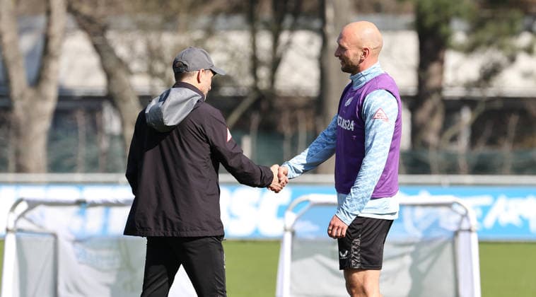 Coach Stefan Leitl high-fives John Anthony Brooks Sport Football Soccer Season 2025 2026 2 Bundesliga Men DFL 18 03 2026 Training Hertha BSC Berlin DFL regulations prohibit any use of photographs as image sequences and or quasi video