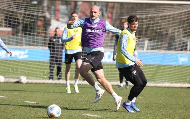 Toni Leistner on the ball duel match scene action sport soccer soccer season 2025 2026 2 Bundesliga men DFL 18 03 2026 Training Hertha BSC Berlin DFL regulations prohibit any use of photographs as image sequences and or quasi video