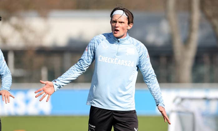 Fabian Reese pointing, gesturing Action upper body Sport Football Soccer Season 2025 2026 2 Bundesliga Men DFL 18 03 2026 Training Hertha BSC Berlin DFL regulations prohibit any use of photographs as image sequences and or quasi video