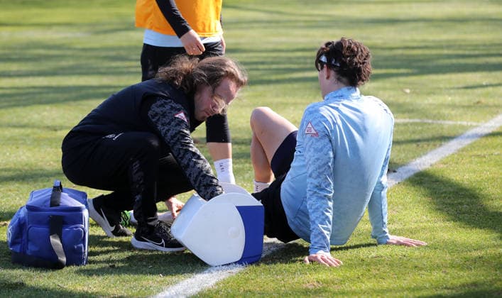 Fabian Reese will be beaten up Sport Football Soccer Season 2025 2026 2 Bundesliga Men DFL 18 03 2026 Training Hertha BSC Berlin DFL regulations prohibit any use of photographs as image sequences and or quasi video