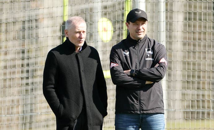 Managing Director Dr Peter Görlich talks to Sports Director Benjamin Weber Sport Football Soccer Season 2025 2026 2 Bundesliga Men DFL 18 03 2026 Training Hertha BSC Berlin DFL regulations prohibit any use of photographs as image sequences and or quasi video
