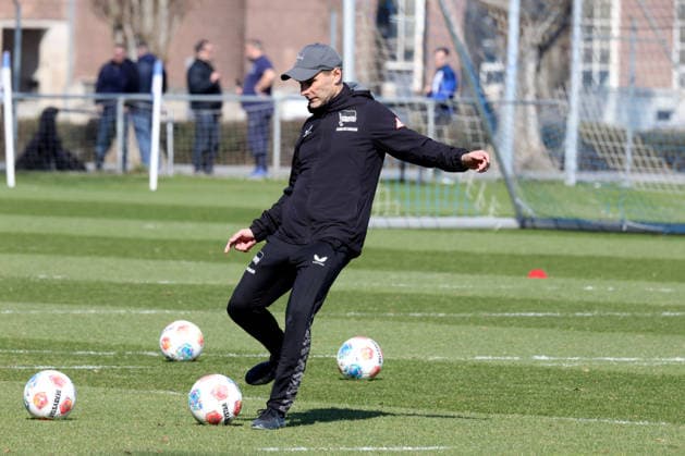 DEU, DFL, 2 FBL Hertha BSC, Training, Ball on foot, cropped image, 18 03 2026, Sportforum, Berlin, DEU, DFL, 2 FBL Hertha BSC, Training, in the picture head coach Stefan Leitl Hertha BSC Berlin DFL regulations prohibit any use of Photographs as image sequences and or quasi video nordphotoxGmbHx xEngler nph00076