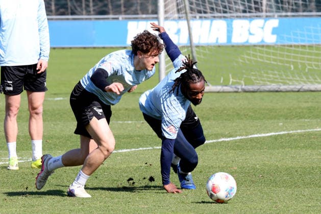 DEU, DFL, 2 FBL Hertha BSC, Training, 18 03 2026, Sportforum, Berlin, DEU, DFL, 2 FBL Hertha BSC, Training, im Bild Maurice Krattenmacher Hertha BSC Berlin 14 , Deyovaisio Zeefuik Hertha BSC Berlin 42 DFL regulations prohibit any use of Photographs as image sequences and or quasi video nordphotoxGmbHx xEngler nph00076