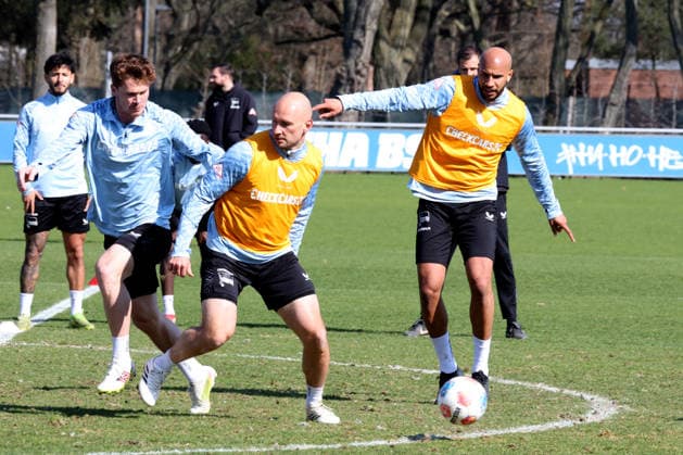 DEU, DFL, 2 FBL Hertha BSC, Training, 18 03 2026, Sportforum, Berlin, DEU, DFL, 2 FBL Hertha BSC, Training, im Bild Sebastian Groenning Hertha BSC Berlin 17 , Toni Leistner Hertha BSC Berlin 37 , John Anthony Brooks Hertha BSC Berlin 25 DFL regulations prohibit any use of Photographs as image sequences and or quasi video nordphotoxGmbHx xEngler nph00076
