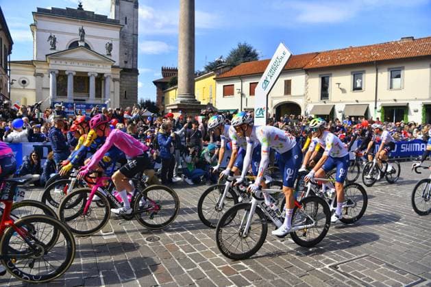 CICLISMO - Ciclismo Su Strada - Milano-Torino 2026 Start of the race during Milano-Torino 2026, Street Cycling race in Torino, Italy, March 18 2026 Torino Italy  Copyright: xIPAxSport ABACAx