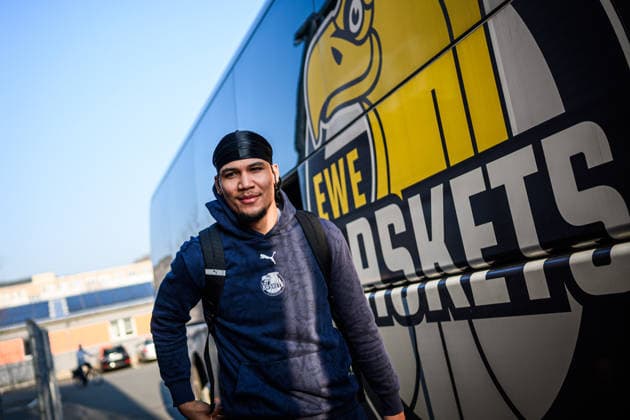 easycredit BBL Basketball Bundesliga 2025 2026 21 Matchday Catch-up 18 03 2026 Science City Jena vs EWE Baskets Oldenburg Nicholas Tischler Oldenburg , Portrait, arrives at the hall at Sparkassen Arena