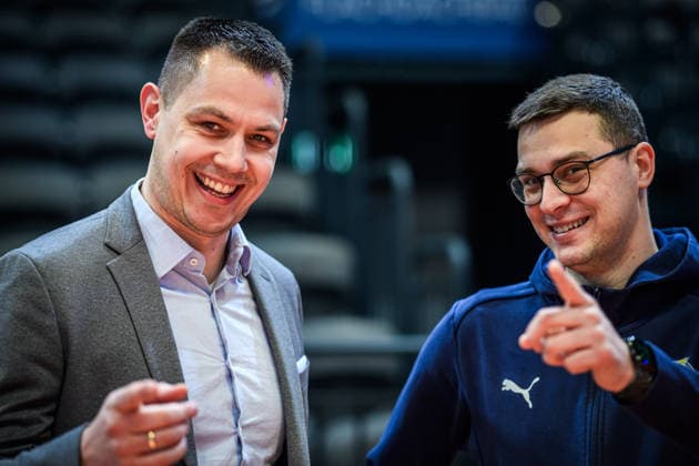 easycredit BBL Basketball Bundesliga 2025 2026 21 Matchday catch-up game 18 03 2026 Science City Jena vs EWE Baskets Oldenburg v li Referee Carsten Straube in exchange with Oldenburg coach Laza Spasic Sparkassen Arena