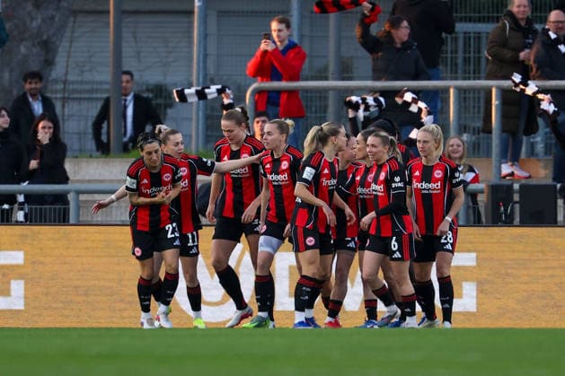 FBL Womens Bundesliga Eintracht Frankfurt and TSG Hoffenheim Rebecka Blomqvist Eintracht Frankfurt and teammates seen celebrating after scoring goal during the Google Pixel Womens Bundesliga match between Eintracht Frankfurt and TSG Hoffenheim on March 18, 2026, at Stadion am Brentanobad in Frankfurt am Main, Germany Copyright: JoaquimxFerreira