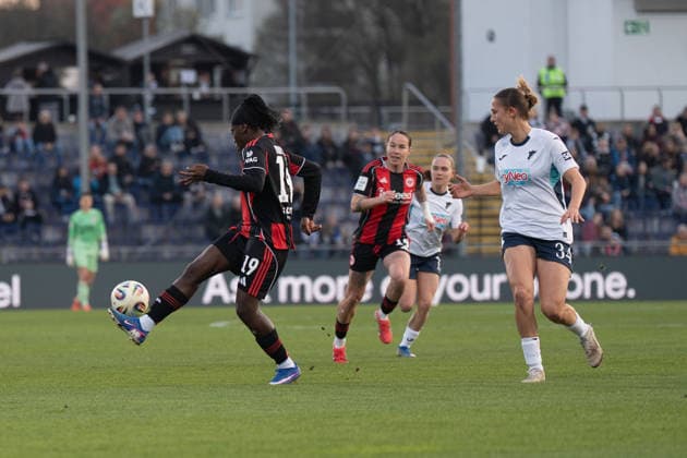 18 03 2026, xhfmx, Fußball Google Pixel Frauen Bundesliga, Eintracht Frankfurt TSG Hoffenheim v l Nicole Anyomi Eintracht Frankfurt Frauen ,Svenja Vöhringer TSG 1899 Hoffenheim Frauen DFL DFB REGULATIONS PROHIBIT ANY USE OF PHOTOGRAPHS as IMAGE SEQUENCES and or QUASI VIDEO Frankfurt am Main