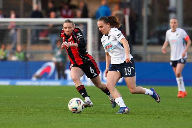 FBL Womens Bundesliga Eintracht Frankfurt and TSG Hoffenheim Elisa Senss Eintracht Frankfurt , Marie Steiner TSG Hoffenheim in action, with the ball during the Google Pixel Womens Bundesliga match between Eintracht Frankfurt and TSG Hoffenheim on March 18, 2026, at Stadion am Brentanobad in Frankfurt am Main, Germany Copyright: JoaquimxFerreira