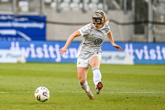 Soccer I Women I Season 2025 2026 I Bundesliga I 15 Matchday I FC Carl Zeiss Jena VfL Wolfsburg I 18 03 2026 Thea Bjelde 2, VfL Wolfsburg plays the ball Crop, close-up, portrait, portrait, single photo, single image, body Jena Ernst Abbe Sportfeld, ad hoc Arena Thuringia Germany Copyright: xLobeca InesxHähnelx