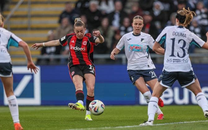 GER, Frankfurt, Eintracht Frankfurt vs TSG Hoffenheim, Google Pixel Bundesliga, Football, DFB, Season 2025 2026, Stadion am Brentanobad, 15 Matchday in picture f l Nina Lührsen Eintracht Frankfurt Women 11 , Laura Gloning TSG Hoffenheim Women 20 , Goal shot DFB DFL REGULATIONS PROHIBIT ANY USE OF PHOTOGRAPHS AS IMAGE SEQUENCES AND OR QUASI VIDEO, 18 03 2026 Copyright: HMBxMedia HendrikxHamelau