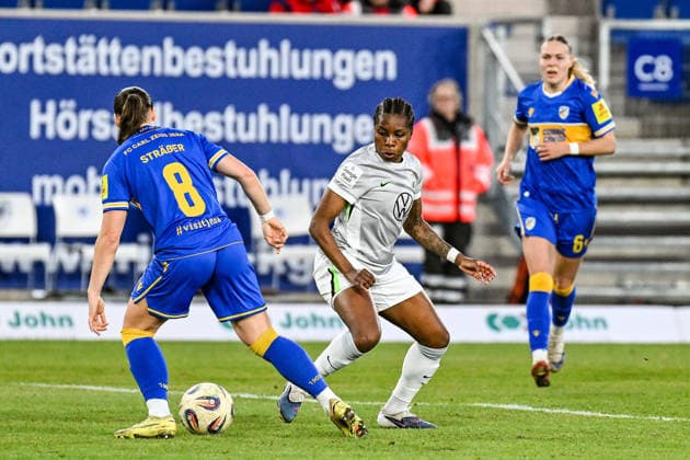 Soccer I Women I Season 2025 2026 I Bundesliga I 15 Matchday I FC Carl Zeiss Jena VfL Wolfsburg I 18 03 2026 duel Felicia Sophie Sträßer 8, FC Carl Zeiss Jena vs Lineth Beerensteyn 9, VfL Wolfsburg Jena Ernst Abbe Sportfeld, ad hoc Arena Thüringen Germany Copyright: xLobeca InesxHähnelx