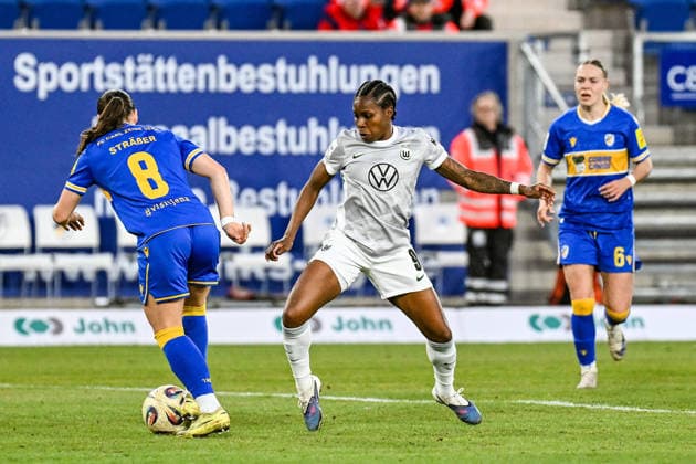 Soccer I Women I Season 2025 2026 I Bundesliga I 15 Matchday I FC Carl Zeiss Jena VfL Wolfsburg I 18 03 2026 duel Felicia Sophie Sträßer 8, FC Carl Zeiss Jena vs Lineth Beerensteyn 9, VfL Wolfsburg Jena Ernst Abbe Sportfeld, ad hoc Arena Thüringen Germany Copyright: xLobeca InesxHähnelx