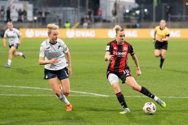 18 03 2026, xhfmx, Fußball Google Pixel Frauen Bundesliga, Eintracht Frankfurt TSG Hoffenheim v l Vanessa Diehm TSG 1899 Hoffenheim Frauen , Laura Freigang Eintracht Frankfurt Frauen DFL DFB REGULATIONS PROHIBIT ANY USE OF PHOTOGRAPHS as IMAGE SEQUENCES and or QUASI VIDEO Frankfurt am Main