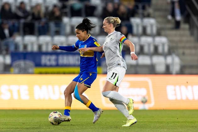 Google Pixel Womens Bundesliga FC Carl Zeiss Jena vs VfL Wolfsburg Jena 18 03 2026 Josephine Afua Kyerewaa Bonsu 23 FC Carl Zeiss Jena vs Alexandra Popp 11 VfL Wolfsburg Google Pixel Womens Bundesliga FC Carl Zeiss Jena vs VfL Wolfsburg ad hoc arena im Ernst Abbe Sportfeld 18 03 2026 DFB REGULATIONS PROHIBIT ANY USE OF PHOTOGRAPHS AS IMAGE SEQUENCES AND OR QUASI VIDEO Copyright: xBEAUTIFULxSPORTS Duehringx