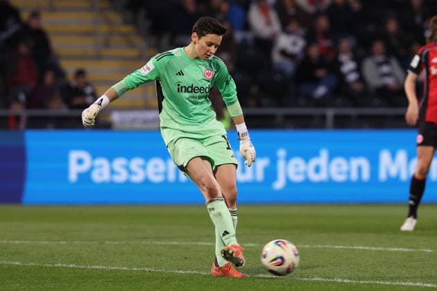 FBL Womens Bundesliga Eintracht Frankfurt and TSG Hoffenheim goalkeeper Lina Altenburg Eintracht Frankfurt in action, with the ball during the Google Pixel Womens Bundesliga match between Eintracht Frankfurt and TSG Hoffenheim on March 18, 2026, at Stadion am Brentanobad in Frankfurt am Main, Germany Copyright: JoaquimxFerreira