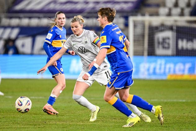 Soccer I Women I Season 2025 2026 I Bundesliga I 15 Matchday I FC Carl Zeiss Jena VfL Wolfsburg I 18 03 2026 duel Alexandra Popp 11, VfL Wolfsburg vs Gwendolyn Mummert 27, FC Carl Zeiss Jena Jena Ernst Abbe Sportfeld, ad hoc Arena Thüringen Germany Copyright: xLobeca InesxHähnelx