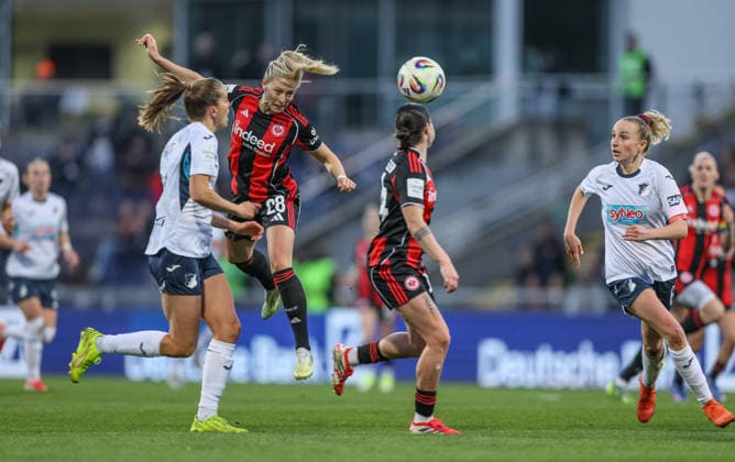 GER, Frankfurt, Eintracht Frankfurt vs TSG Hoffenheim, Google Pixel Bundesliga, Football, DFB, Season 2025 2026, Stadion am Brentanobad, 15 Matchday in picture f l Lisann Kaut TSG Hoffenheim Women 4 , Rebecka Blomqvist Eintracht Frankfurt Women 28 DFB DFL REGULATIONS PROHIBIT ANY USE OF PHOTOGRAPHS AS IMAGE SEQUENCES AND OR QUASI VIDEO, 18 03 2026 Copyright: HMBxMedia HendrikxHamelau