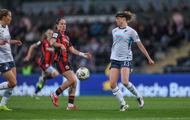GER, Frankfurt, Eintracht Frankfurt vs TSG Hoffenheim, Google Pixel Bundesliga, Football, DFB, Season 2025 2026, Stadion am Brentanobad, 15 Matchday in picture v l Geraldine Reuteler Eintracht Frankfurt Women 14 , Wià lle Douma TSG Hoffenheim Women 13 DFB DFL REGULATIONS PROHIBIT ANY USE OF PHOTOGRAPHS AS IMAGE SEQUENCES AND OR QUASI VIDEO, 18 03 2026 Copyright: HMBxMedia HendrikxHamelau