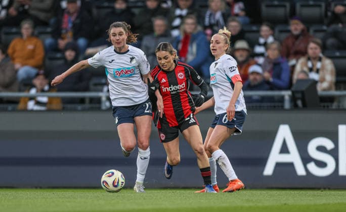 GER, Frankfurt, Eintracht Frankfurt vs TSG Hoffenheim, Google Pixel Bundesliga, Football, DFB, Season 2025 2026, Stadion am Brentanobad, 15 Matchday in picture v l Chiara Hahn TSG Hoffenheim Women 23 , Ereleta Memeti Eintracht Frankfurt Women 27 DFB DFL REGULATIONS PROHIBIT ANY USE OF PHOTOGRAPHS AS IMAGE SEQUENCES AND OR QUASI VIDEO, 18 03 2026 Copyright: HMBxMedia HendrikxHamelau