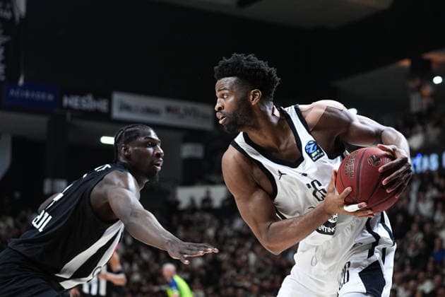 Besiktas GAIN v Dolomiti Energia Trento - BKT EuroCup ISTANBUL, TURKIYE - MARCH 18: Besiktas GAIN’s Ismael Kamagate (L) and Dolomiti Energia Trento’s Philippe Bayehe (R) in action during the BKT EuroCup quarterfinal basketball match at BJK GAIN Sports Hall in Istanbul, Turkiye, on March 18, 2026. Adem Kutucu Anadolu Istanbul Turkey. Editorial use only. Please get in touch for any other usage.  Copyright: x2026xAnadoluxAdemxKutucux