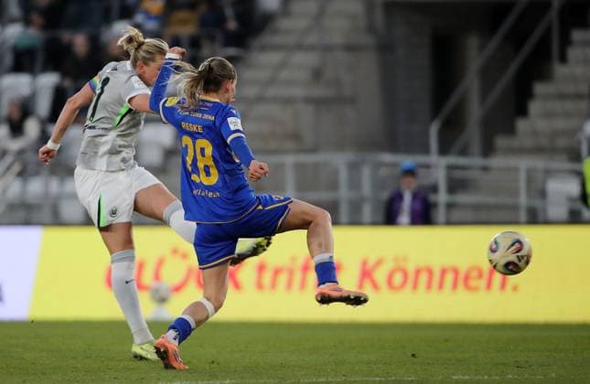 GER, Football, Womens Bundesliga, FC Carl Zeiss Jena vs VFL Wolfsburg 18 03 2026, Jena, Ernst Abbe Sportfeld, ad hoc Arena, GER, Season 2025 2026, Google Pixel Womens Bundesliga, Matchday 15, Catch-up match, FC Carl Zeiss Jena vs VFL Wolfsburg in picture Alexandra Popp Wolfsburg scores the goal to 0 1 DFL regulations prohibit any use of photographs as image sequences and or quasi video