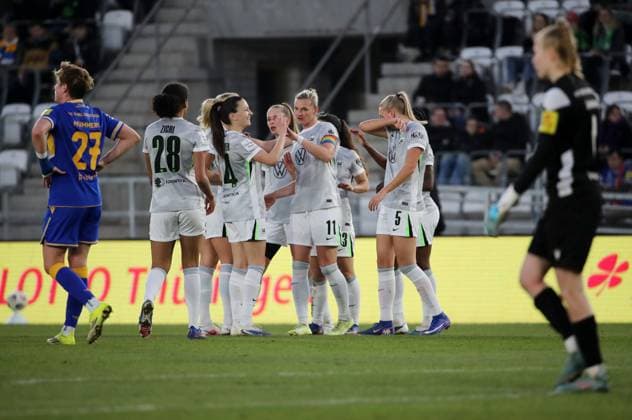 GER, Football, Womens Bundesliga, FC Carl Zeiss Jena vs VFL Wolfsburg 18 03 2026, Jena, Ernst Abbe Sportfeld, ad hoc Arena, GER, Season 2025 2026, Google Pixel Womens Bundesliga, Matchday 15, Catch-up match, FC Carl Zeiss Jena vs VFL Wolfsburg in picture Goal celebration Wolfsburg after the goal to 0 1 by Alexandra Popp Wolfsburg DFL regulations prohibit any use of photographs as image sequences and or quasi video