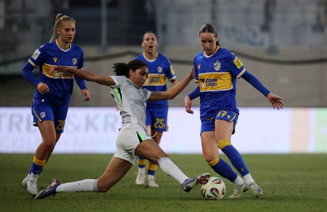 GER, Football, Womens Bundesliga, FC Carl Zeiss Jena vs VFL Wolfsburg 18 03 2026, Jena, Ernst Abbe Sportfeld, ad hoc Arena, GER, Season 2025 2026, Google Pixel Womens Bundesliga, Matchday 15, Catch-up match, FC Carl Zeiss Jena vs VFL Wolfsburg in picture Rieke Tietz Jena vs Cora Zicai Wolfsburg DFL regulations prohibit any use of photographs as image sequences and or quasi video