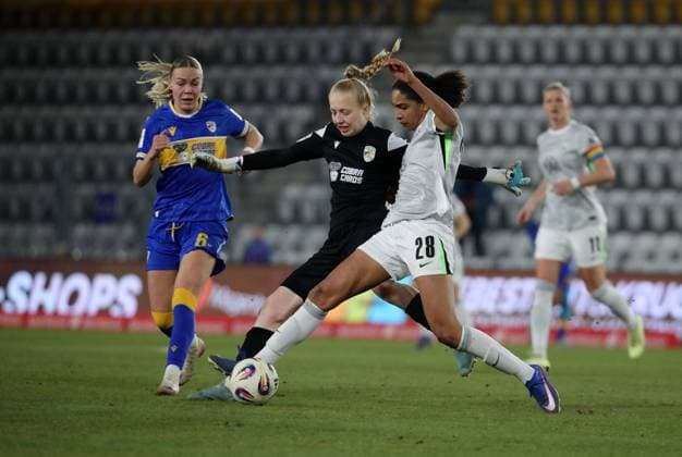 GER, Football, Womens Bundesliga, FC Carl Zeiss Jena vs VFL Wolfsburg 18 03 2026, Jena, Ernst Abbe Sportfeld, ad hoc Arena, GER, Season 2025 2026, Google Pixel Womens Bundesliga, Matchday 15, Catch-up match, FC Carl Zeiss Jena vs VFL Wolfsburg in picture Goalkeeper Jasmin Janning Jena vs Cora Zicai Wolfsburg DFL regulations prohibit any use of photographs as image sequences and or quasi video