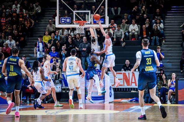 easycredit BBL Basketball Bundesliga 2025 2026 21 Matchday Catch-up 18 03 2026 Science City Jena vs EWE Baskets Oldenburg Center Joe Wieskamp Jena with the basketball against Brian Fobbs Oldenburg Sparkassen Arena