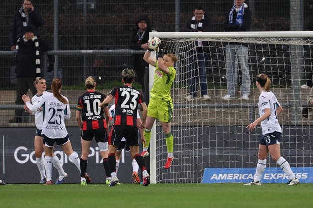 FBL Womens Bundesliga Eintracht Frankfurt and TSG Hoffenheim goalkeeper Laura Dick TSG Hoffenheim in action, with the ball during the Google Pixel Womens Bundesliga match between Eintracht Frankfurt and TSG Hoffenheim on March 18, 2026, at Stadion am Brentanobad in Frankfurt am Main, Germany Copyright: JoaquimxFerreira
