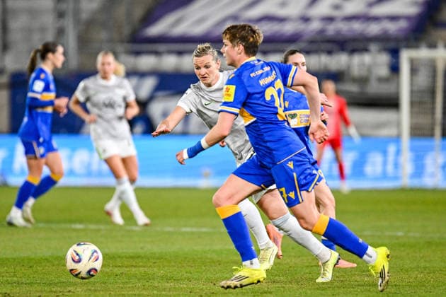 Soccer I Women I Season 2025 2026 I Bundesliga I 15 Matchday I FC Carl Zeiss Jena VfL Wolfsburg I 18 03 2026 duel Alexandra Popp 11, VfL Wolfsburg vs Gwendolyn Mummert 27, FC Carl Zeiss Jena Jena Ernst Abbe Sportfeld, ad hoc Arena Thüringen Germany Copyright: xLobeca InesxHähnelx