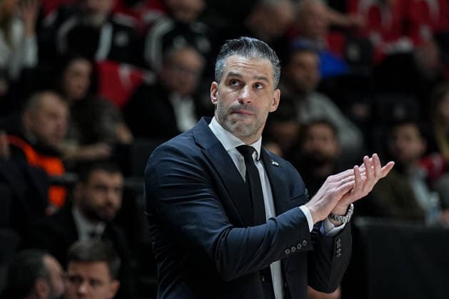 Besiktas GAIN v Dolomiti Energia Trento - BKT EuroCup ISTANBUL, TURKIYE - MARCH 18: Besiktas GAIN head coach Dusan Alimpijevic watches the game during the BKT EuroCup quarterfinal basketball match between Besiktas GAIN and Dolomiti Energia Trento at BJK GAIN Sports Hall in Istanbul, Turkiye, on March 18, 2026. Adem Kutucu Anadolu Istanbul Turkey. Editorial use only. Please get in touch for any other usage.  Copyright: x2026xAnadoluxAdemxKutucux