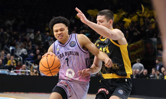 Jack Kayil, Dimitris Flionis duel Match scene Action Sport Basketball Champions League CL Men Season 2025 2026 18 03 2026 ALBA Berlin vs AEK BC Athens