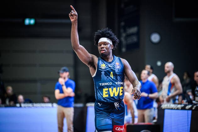 easycredit BBL Basketball Bundesliga 2025 2026 21 Matchday Catch-up 18 03 2026 Science City Jena vs EWE Baskets Oldenburg Brian Fobbs Oldenburg , Portrait, Fingerzeig Sparkassen Arena