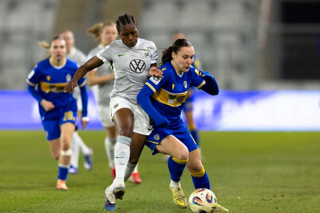 Google Pixel Womens Bundesliga FC Carl Zeiss Jena vs VfL Wolfsburg Jena 18 03 2026 Lineth Beerensteyn 9 VfL Wolfsburg vs Felicia Sophie Sträßer 8 FC Carl Zeiss Jena Google Pixel Womens Bundesliga FC Carl Zeiss Jena vs VfL Wolfsburg ad hoc arena im Ernst Abbe Sportfeld 18 03 2026 DFB REGULATIONS PROHIBIT ANY USE OF PHOTOGRAPHS AS IMAGE SEQUENCES AND OR QUASI VIDEO Copyright: xBEAUTIFULxSPORTS Duehringx